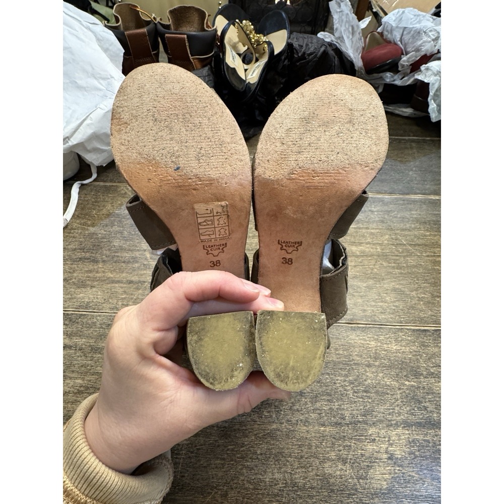 Free People Effie Nubuck Cut Out Block Heel Bootie Size 38 US 7.5 Taupe Peep Toe - Picture 9 of 12